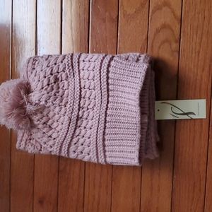 Collection eighteen scarf and hat set